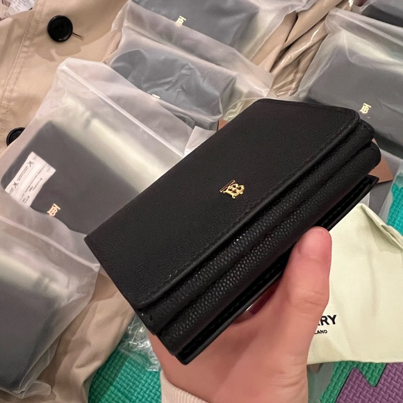 NWT Burberry leather wallet - Picture 3 of 7